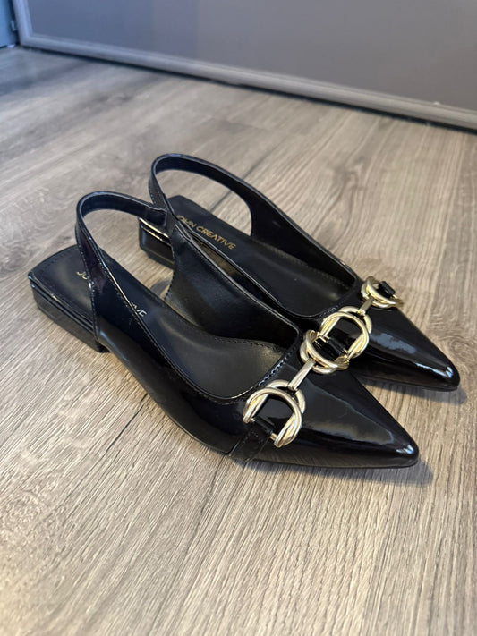 Zapatilla Negra Hebilla
